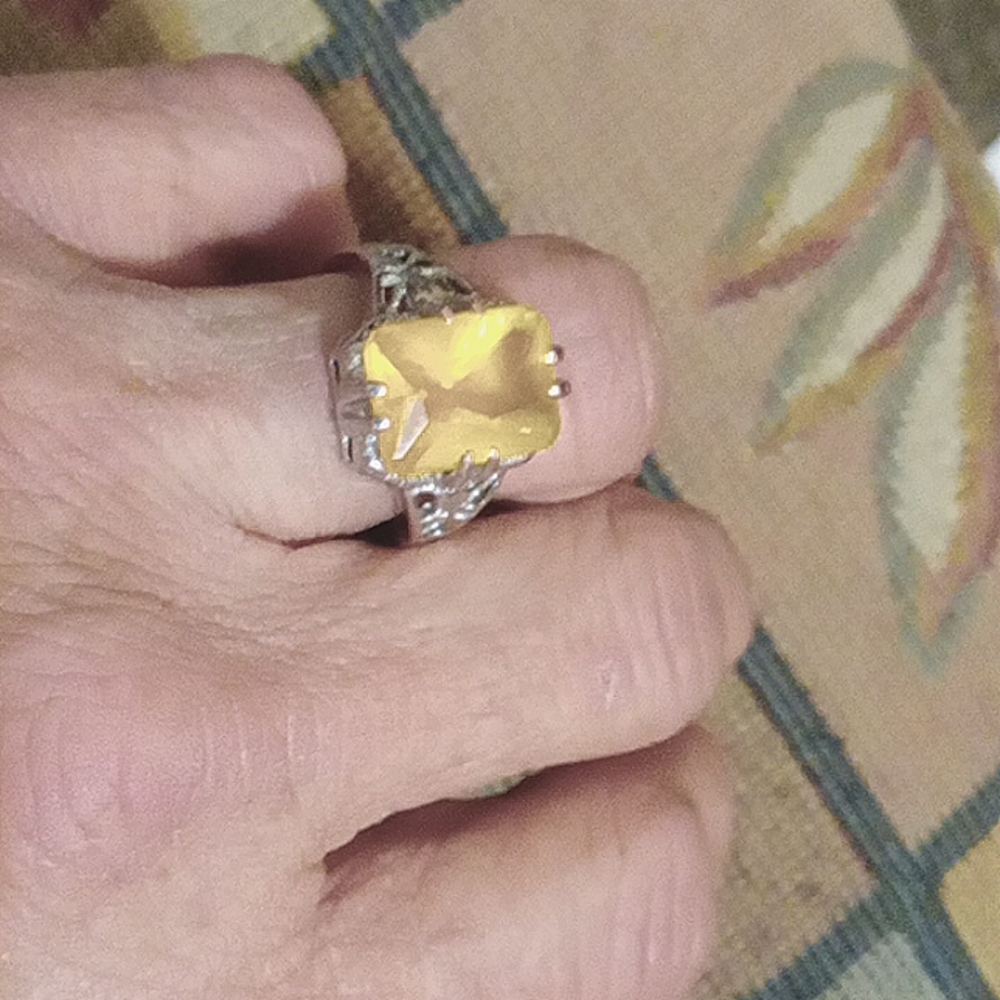 Ladies topaz ring size 8-8 1/2
